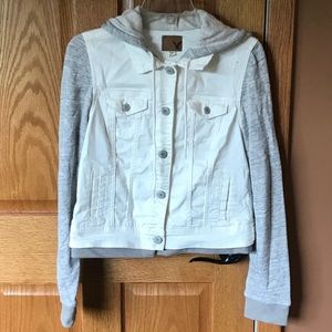 Never been worn American Eagle jean jacket!